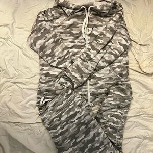 Gray Camouflage Sherpa Lined Set